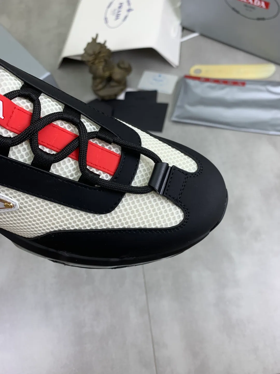 Men's men's shoes 💰P660 💰[New model] The top version is now available on the official website, 🆘 Air-cushion shock-absorbing thick-soled trendy brand (Prada) is the main popular model, avant-garde and versatile fashionable men's shoes, private version mold opening, cowhide surface splicing 1:1.. Simple fashion, original imported cowhide feet; the atmosphere and personality are more fashionable, eye-catching and pursuing class. It will subvert the old idea and be a must-have for fashion trendsetters with you! Must keep it for yourself ! Tall and comfortable, large and low, high-end quality workmanship. Code number: 38-45; 4 colors available.